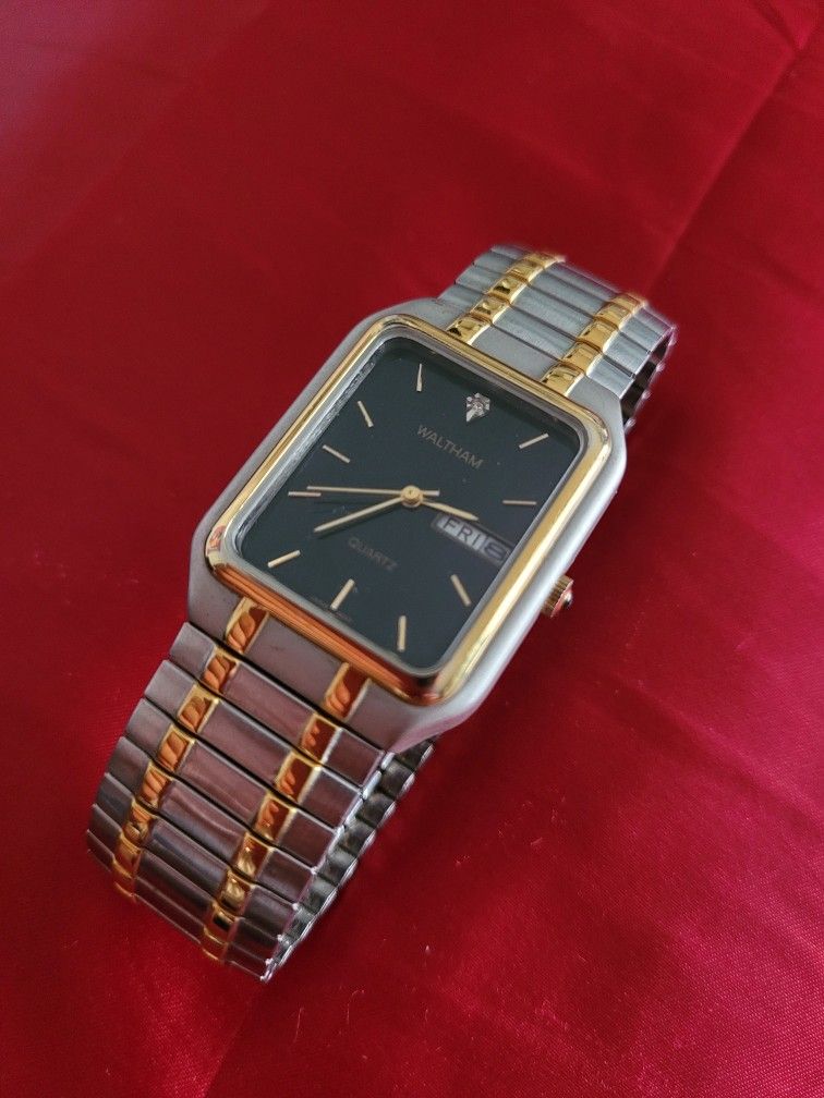 ⚡️RARE VINTAGE Waltham WME13 098 Quartz Men’s Diamond Tank Watch