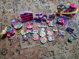 Lots of polly pocket sets