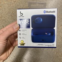 NWT Bluetooth Wireless Earbuds