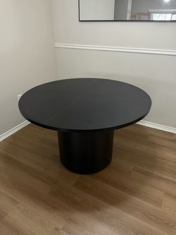 47in Round Dining Table