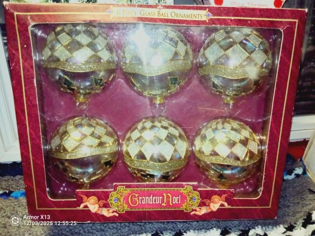 Grandeur Noel 6-Piece Glass Ball Ornaments (Gold & Clear Geometric Design)