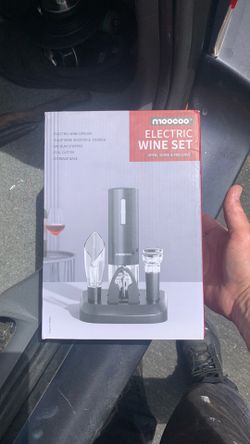 Moocoo Electric Wine Opener with Charging Base, Cordless Electric Wine Bottle Opener with 2-in-1 Aerator &Pourer, Foil Cutter, 2 Vacuum Preservation S