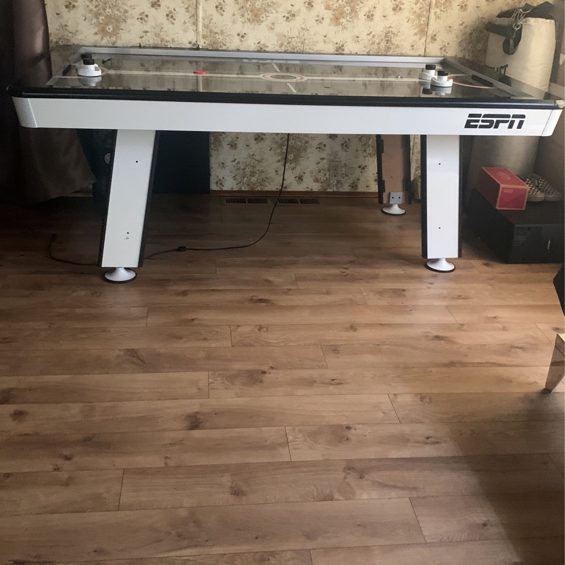 Air Hockey Table