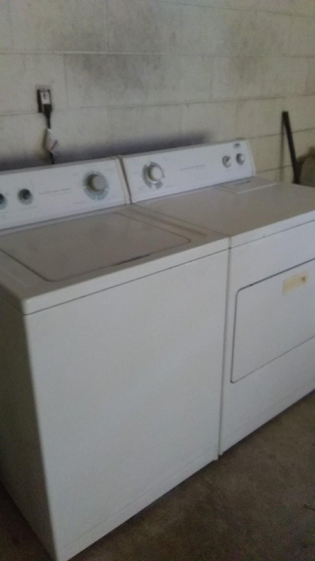 Whirlpool Estate heavy duty super capacity Plus washer and dryer for