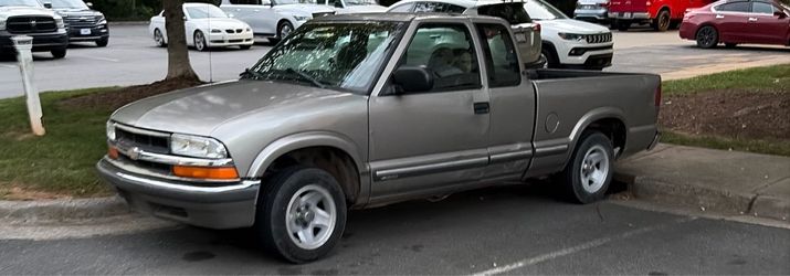 Chevrolet S-10 Extended Cab Pickup Truc