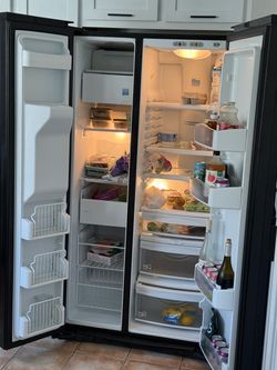 GE double door refrigerator in good condition. Pick up location Santa Clarita 91355 Pick up location