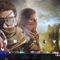 PS4 Slim - With stores and digital games