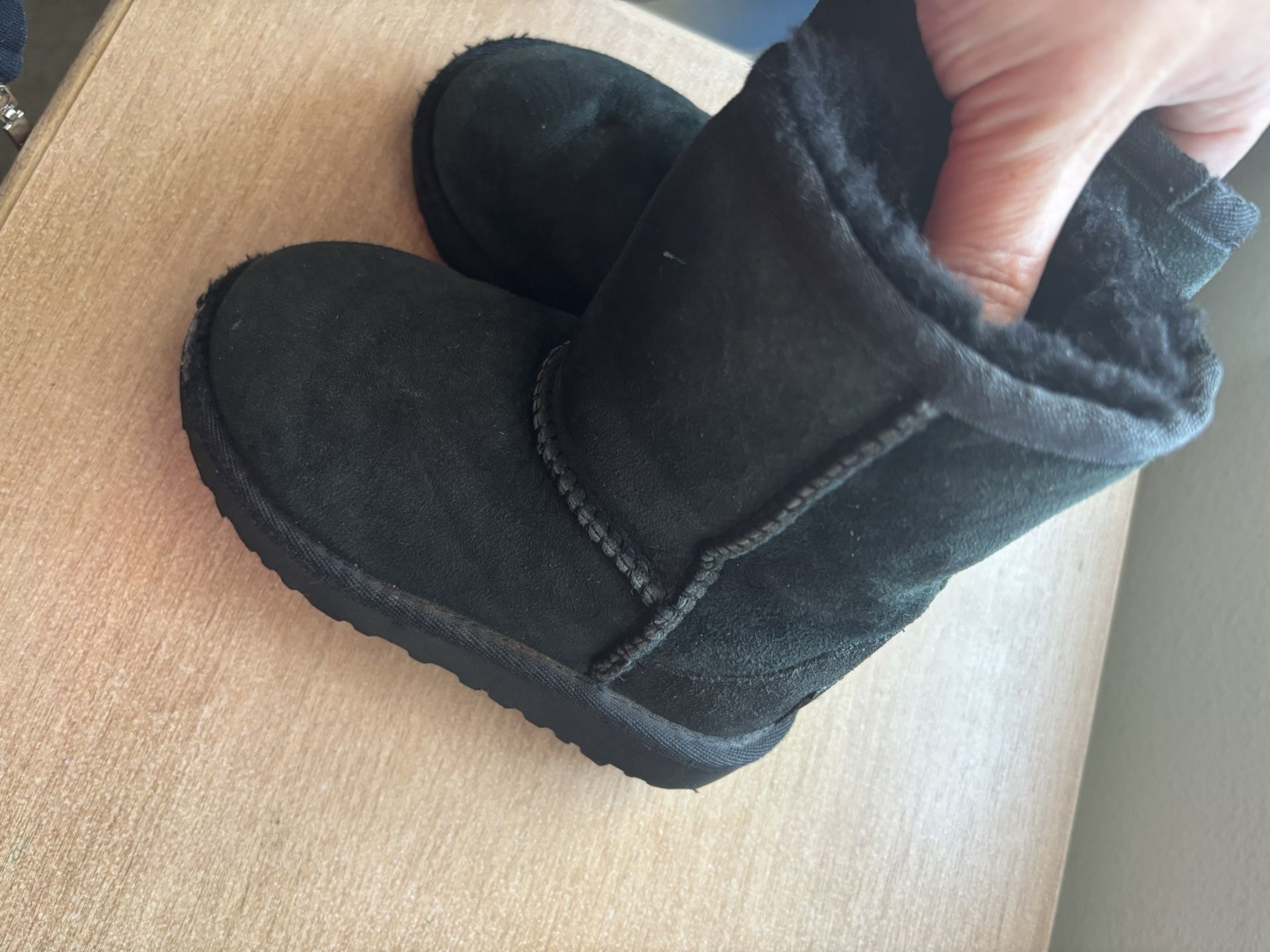 Size 8 Toddler UGGS 