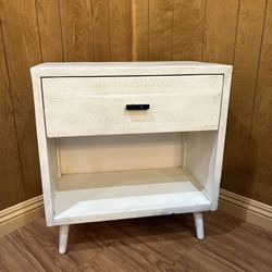 Nightstand 