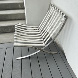 Free Barcelona Chair Without cushions