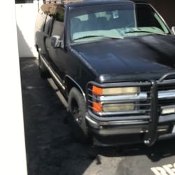 1999 GMC Suburban on offerup