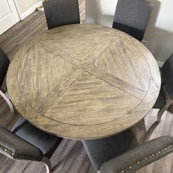 Round Table Dining Set 