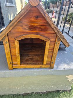 Tiny little.
Dog house 🏠