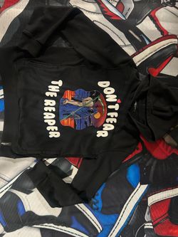 Roku studios sweater