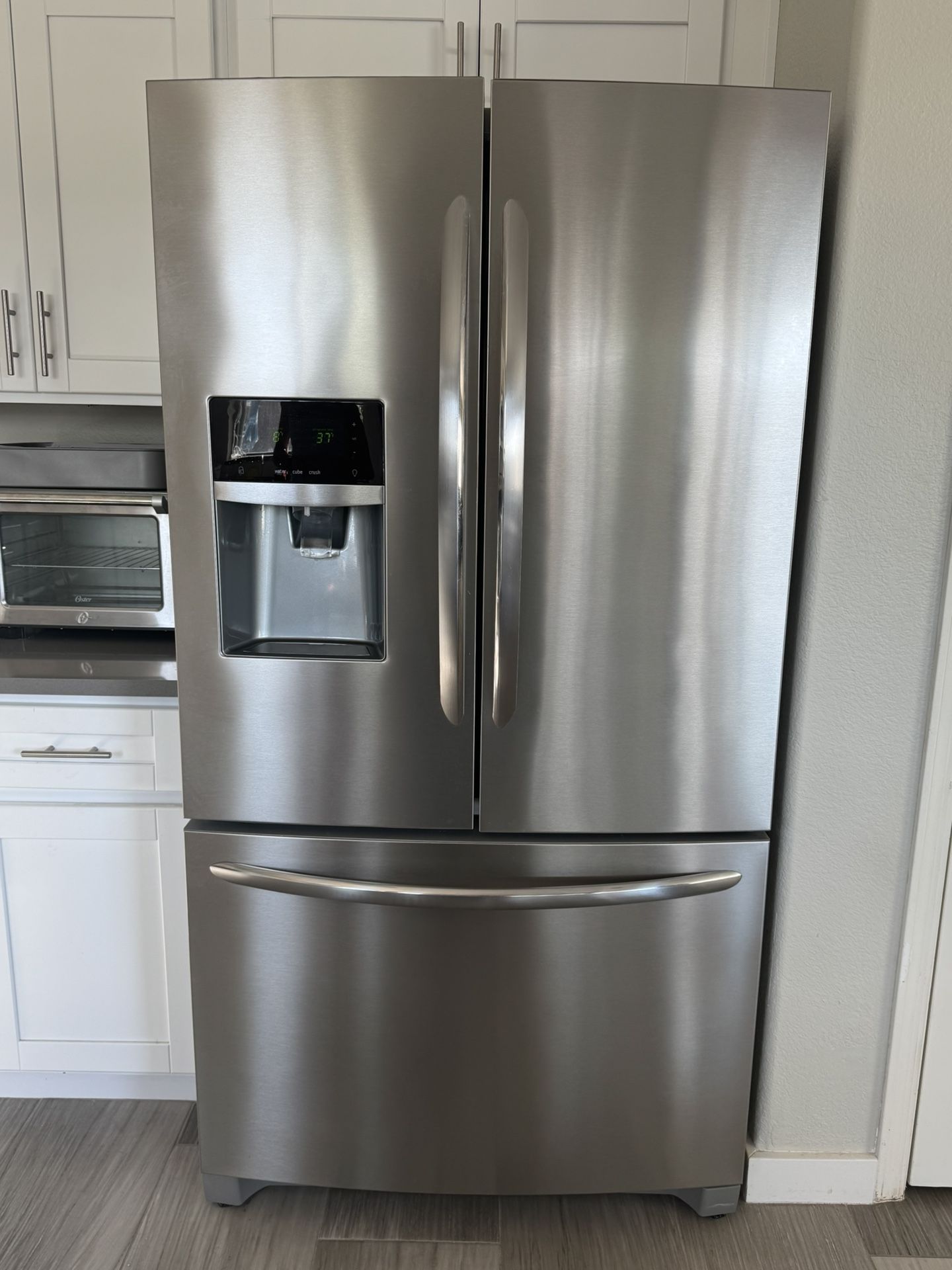 Frigidaire Fridge, Stove/Oven, and Microwave