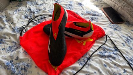 Soccer cleats size 9 1/2