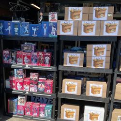 Third Huge Giant Bobbleheads And Autographed Sale Of The Year On Friday And Saturday March 20th, 21st.