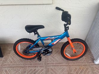 BMX Hot Wheels Kids Bike 16" like new Ages 5-9 Boys Bicycle