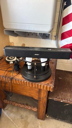 Small Bose sound bar with chords