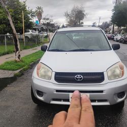 Toyota RAV4 2004    AWD