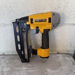 DEWALT Pneumatic 16-Gauge 2-1/2 in. Corded Finishing Nailer
