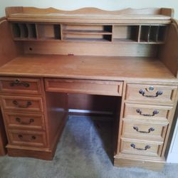 3'8" Desk With Wooden Cover