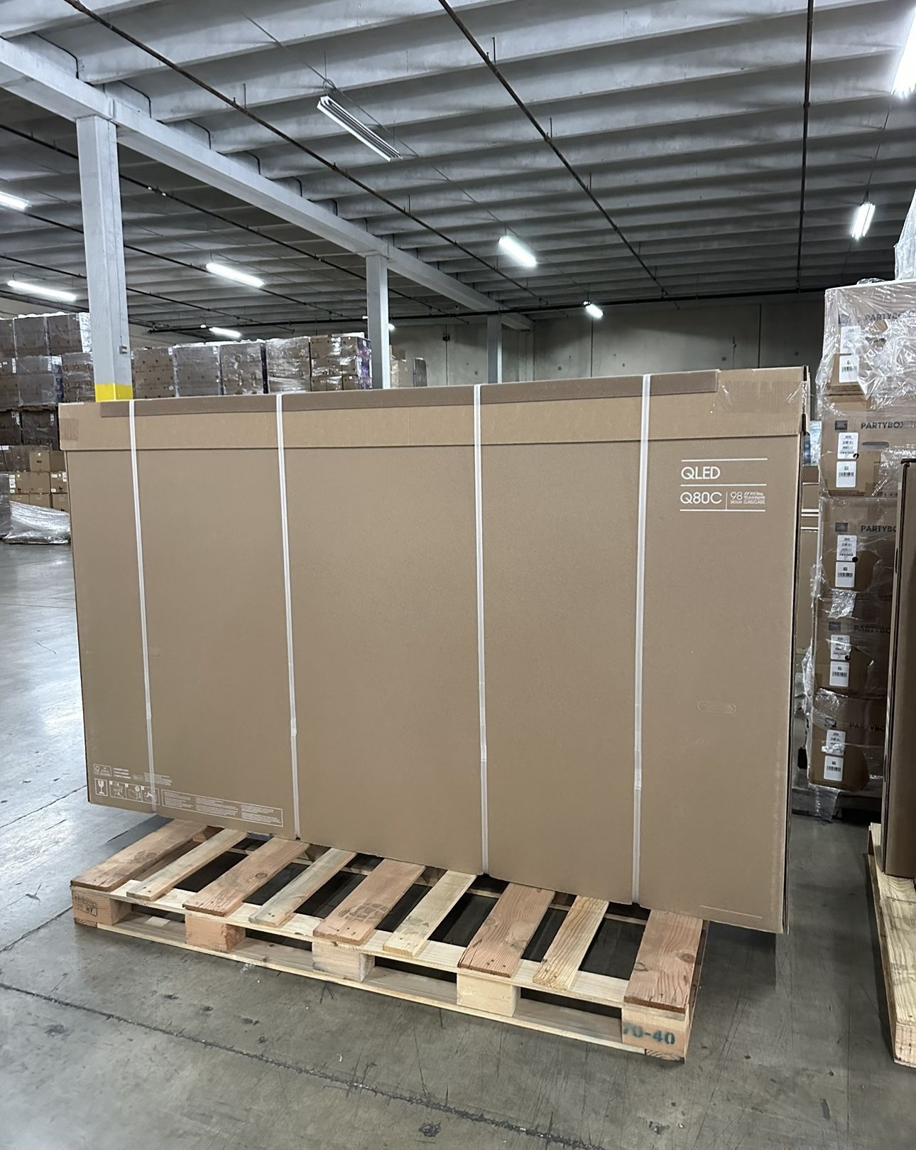 Samsung 98” model QN80C QLED 4K smart tv