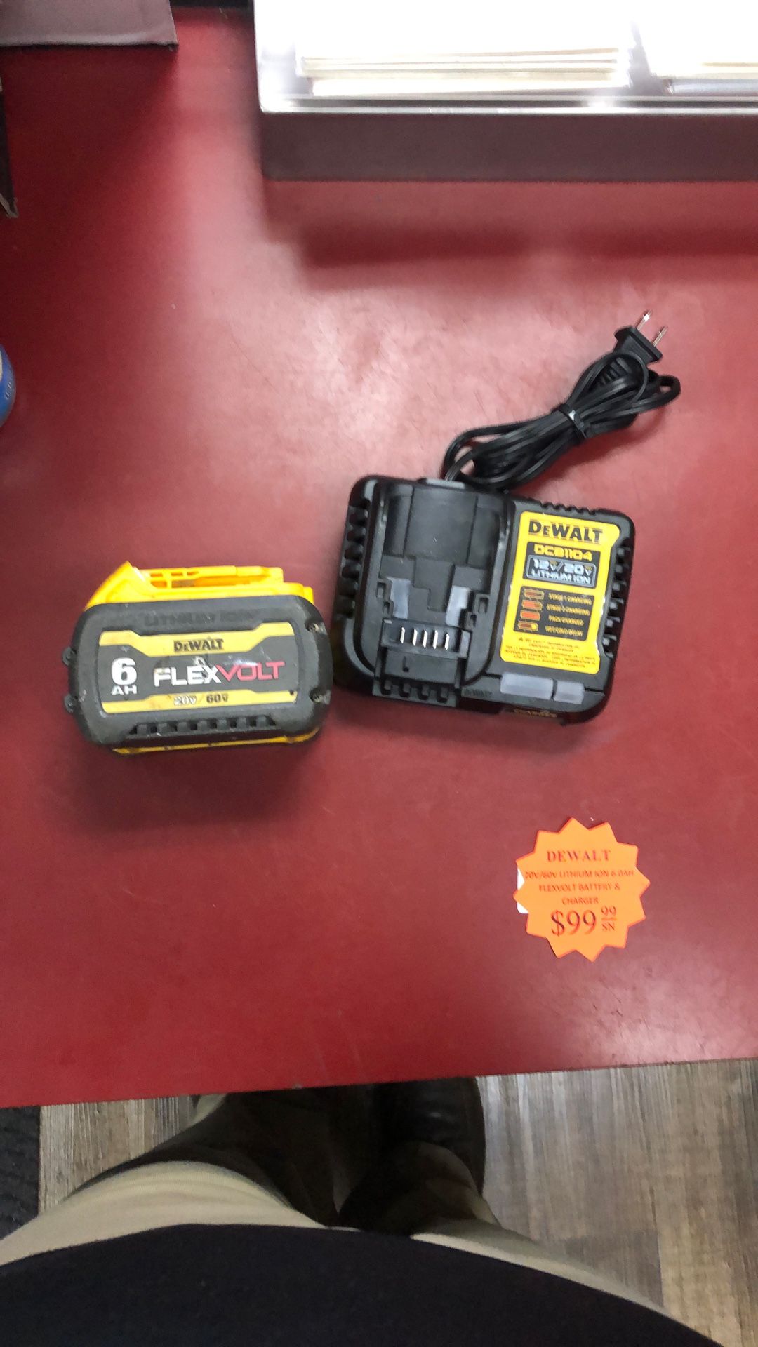 96091 Dewalt DCB606 20v/60v Lithium Ion 6.0ah Flexvolt Battery & Charger 589021