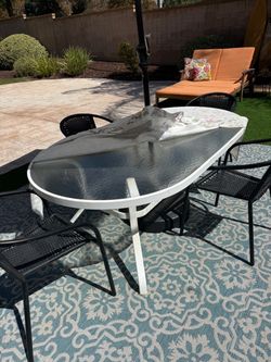 Outdoor Patio Dining Table with 4 Chairs