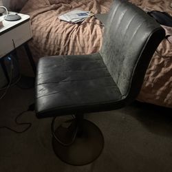 Makeup/desk Chair