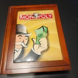 Vintage Box MONOPOLY Box "book" has rounded edges

Part of the original "Vintage" collection

Collectible wooden box with banker's tray and storage ar