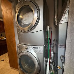 Whirlpool washer and  GAS dryer set