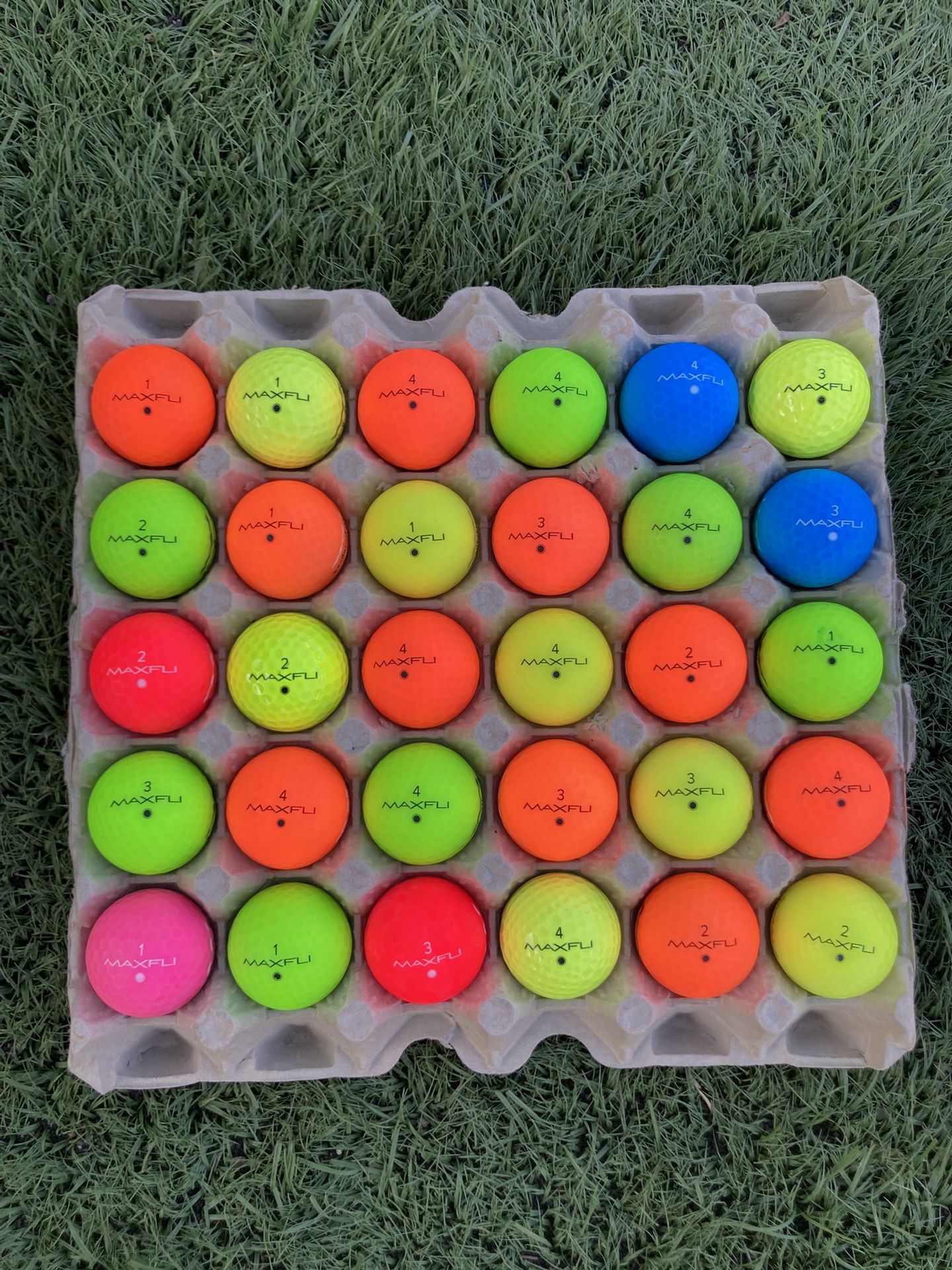 30 Golf ⛳️ Balls Maxfli The Color