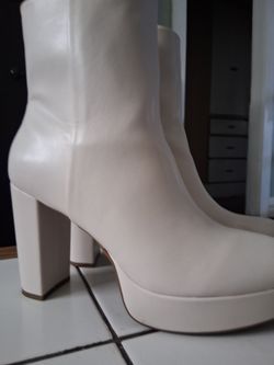 White boots size 9 1/2