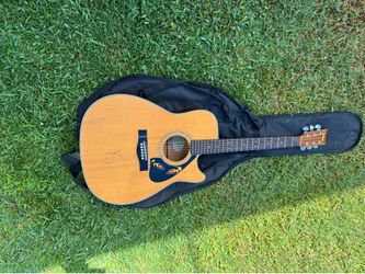 YAMAHA. CW-350 guitar with case. $250