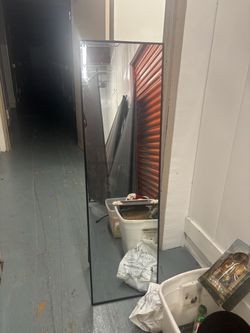 Standing mirror.