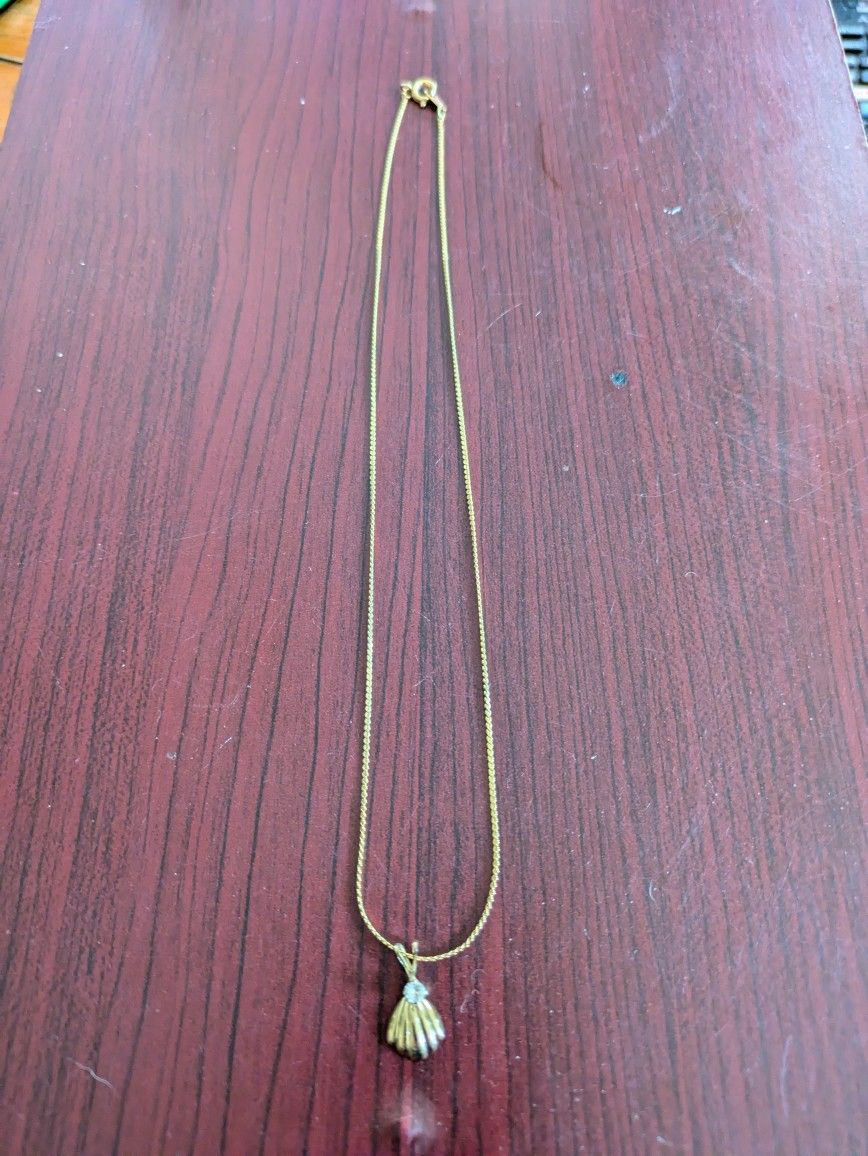 Little Girls Shell Neckless With Diamond