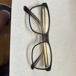 Gucci glasses !! Asking 200 New!