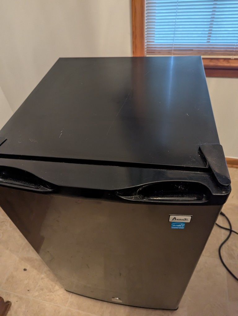 44 Cubic Foot Refrigerator