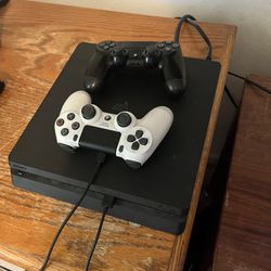 PS4 Slim (controllers Included)