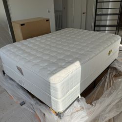 Serta Perfect Sleeper Queen Size Mattress, Box Spring and Bed Frame Clean and Good Condition 