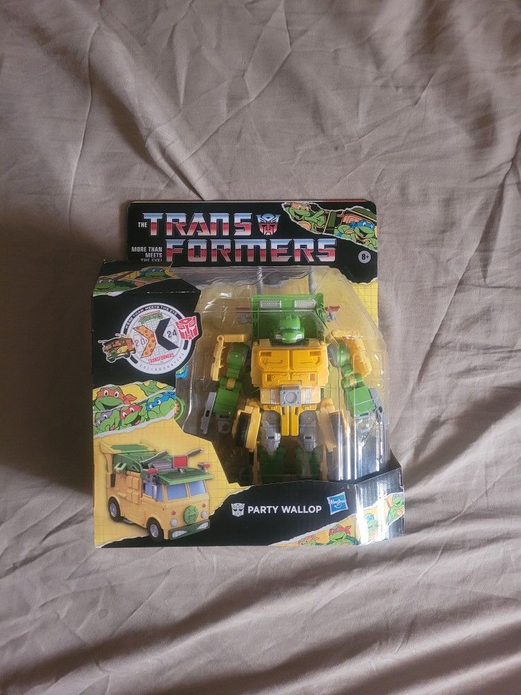 Transformers Teenage Mutant Ninja Turtles Collaborative 2024 Party Wallop Action Figure