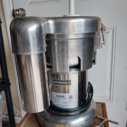 UNIWORLD COMMERCIAL JUICER MODEL #UJC-75OE IN EXCELLENT WORKING CONDITION 