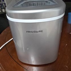 Ice maker 