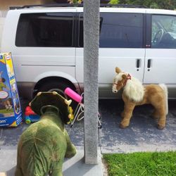 Buttercup horses ride toy