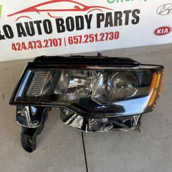 2017 2018 2019 2020 2021 Jeep Grand Cherokee Halogen Headlight Headlamp Left Driver Side LH Used Original OEM (Black Housing) 1 Broken Tab 