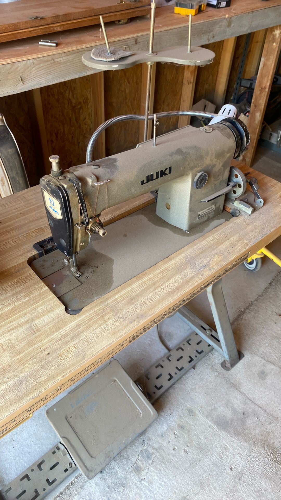 Juki DDL-555 Sewing Machine