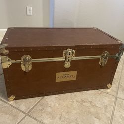 Disney Atlantis The Lost Empire Promo Movie Theatre Trunk RARE