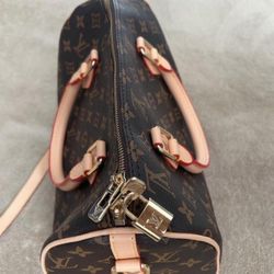 LV Speedy Shoulder Bag, Barely Used, Selling For Cousin.