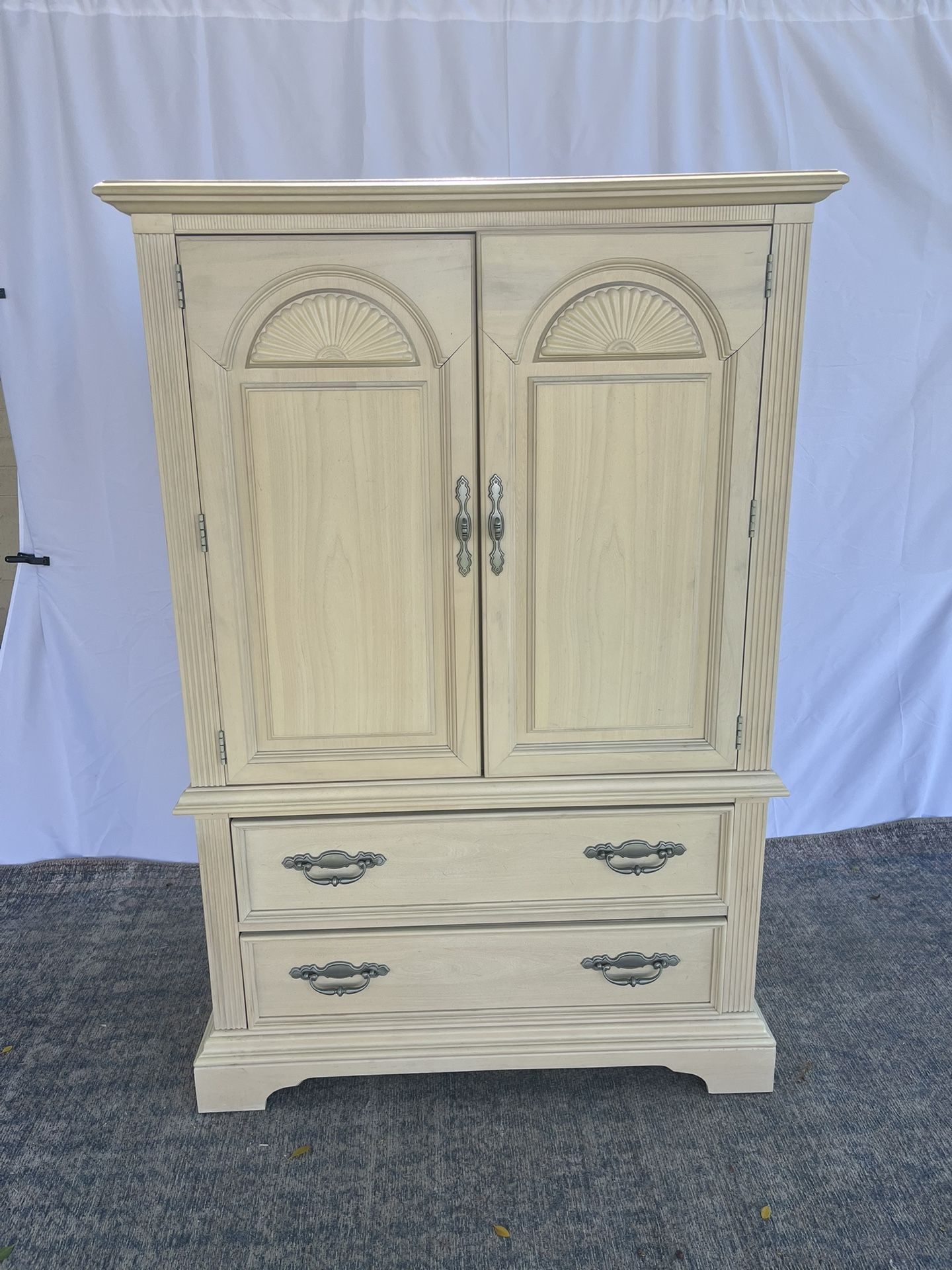 TV Cabinet/ Armoire
